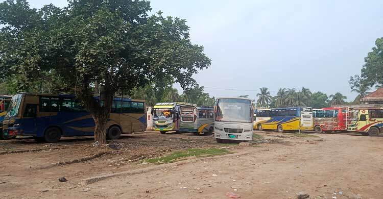 ভোলায় দ্বিতীয় দিনের মতো বন্ধ বাস চলাচল